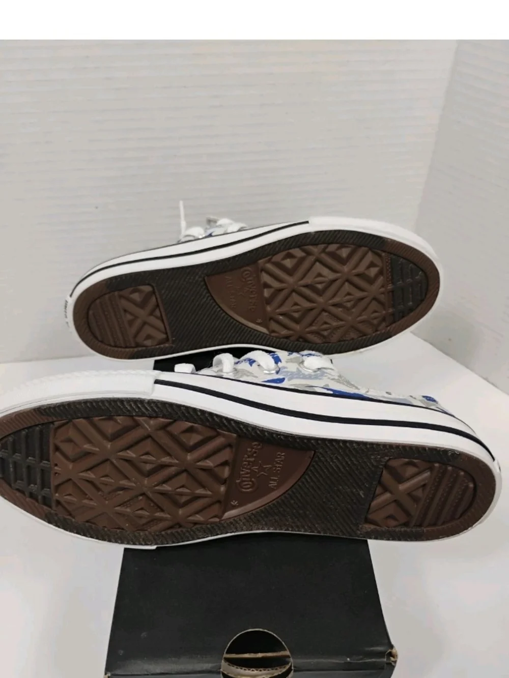 Converse Kids Low Top Shark Print Sneaker - White/Blue